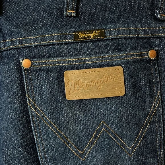 Men’s Bootcut Wrangler Jeans - Picture 3 of 3